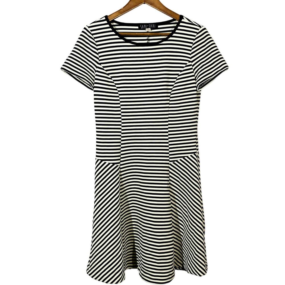 Sami + Dani Striped Cap Sleeve Fit & Flare Dress Casual Scoop Neck Black White M